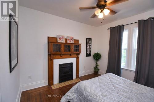 185 Fairleigh Avenue S, Hamilton, ON - Indoor Photo Showing Bedroom