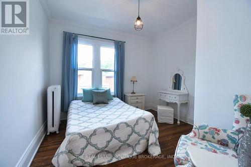 185 Fairleigh Avenue S, Hamilton, ON - Indoor Photo Showing Bedroom