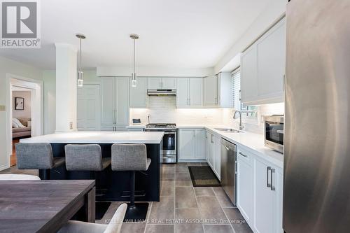 35 Treanor Crescent, Halton Hills (Georgetown), ON - Indoor Photo Showing Kitchen With Upgraded Kitchen