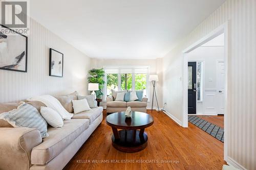 35 Treanor Crescent, Halton Hills (Georgetown), ON - Indoor Photo Showing Living Room