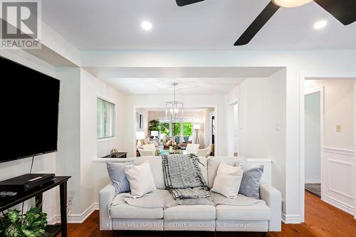 35 Treanor Crescent, Halton Hills, ON - Indoor Photo Showing Living Room