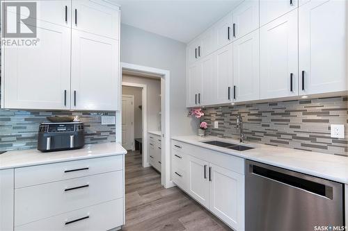 255 Hamm Crescent, Saskatoon, SK - Indoor Photo Showing Kitchen With Double Sink With Upgraded Kitchen