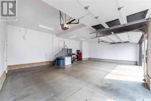 255 Hamm Crescent, Saskatoon, SK - Indoor Photo Showing Garage