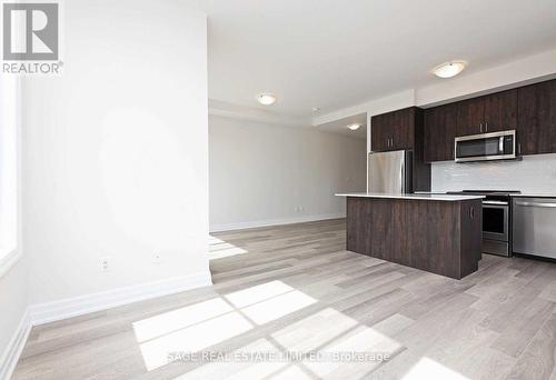 204 - 652 Cricklewood Drive, Mississauga (Mineola), ON - Indoor Photo Showing Kitchen With Stainless Steel Kitchen