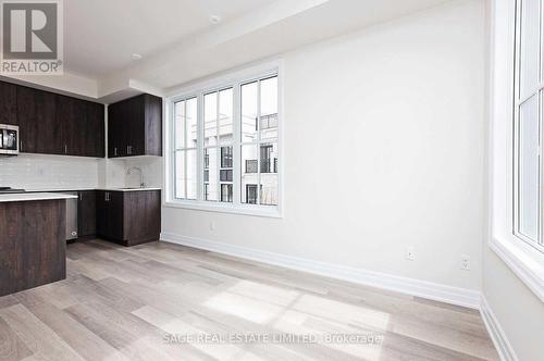 204 - 652 Cricklewood Drive, Mississauga (Mineola), ON - Indoor Photo Showing Kitchen