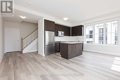 204 - 652 Cricklewood Drive, Mississauga (Mineola), ON - Indoor Photo Showing Kitchen