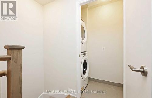 204 - 652 Cricklewood Drive, Mississauga, ON - Indoor Photo Showing Laundry Room