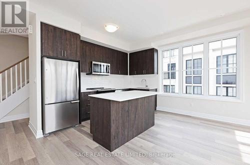 204 - 652 Cricklewood Drive, Mississauga, ON - Indoor Photo Showing Kitchen