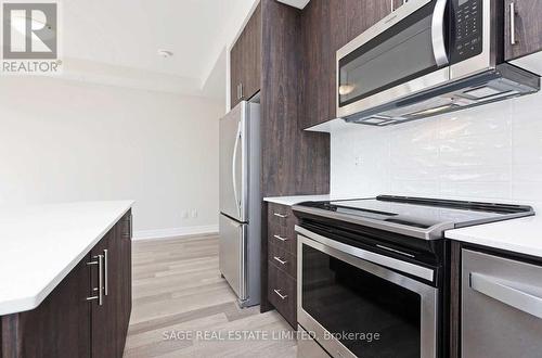 204 - 652 Cricklewood Drive, Mississauga (Mineola), ON - Indoor Photo Showing Kitchen