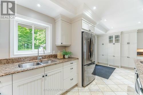 5917 Sixth Line, Erin, ON - Indoor Photo Showing Kitchen With Double Sink