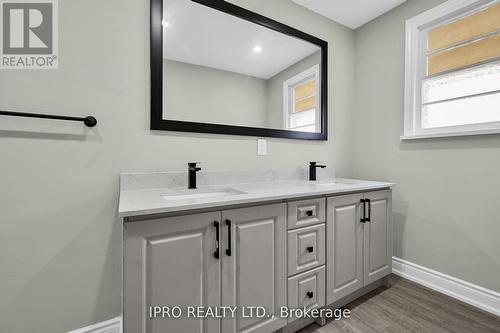 92 Corman Avenue, Hamilton (Stoney Creek), ON - Indoor Photo Showing Bathroom