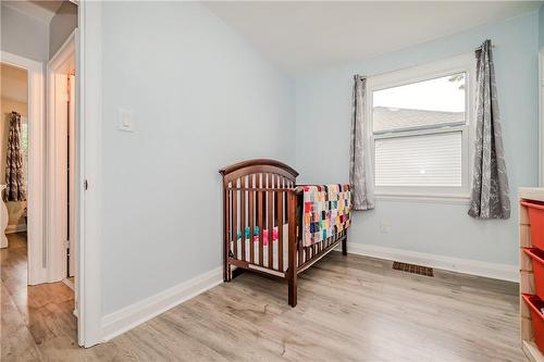 153 East 18Th Street, Hamilton, ON - Indoor Photo Showing Bedroom