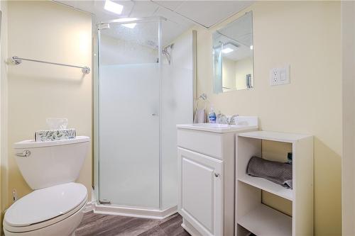 153 East 18Th Street, Hamilton, ON - Indoor Photo Showing Bathroom