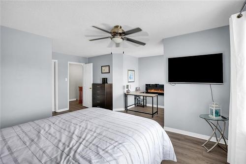 63 Magnolia Crescent, Grimsby, ON - Indoor Photo Showing Bedroom