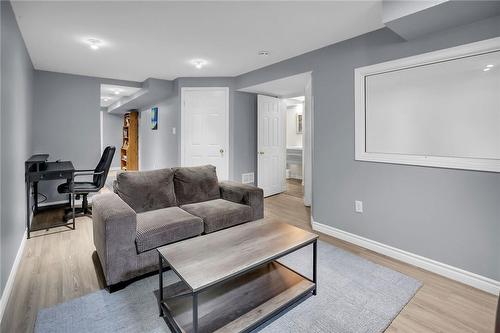 63 Magnolia Crescent, Grimsby, ON - Indoor Photo Showing Living Room