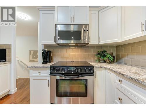 218 Glen Park Drive Unit# 7, Kelowna, BC - Indoor Photo Showing Kitchen