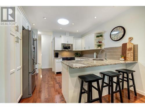 218 Glen Park Drive Unit# 7, Kelowna, BC - Indoor Photo Showing Kitchen With Upgraded Kitchen