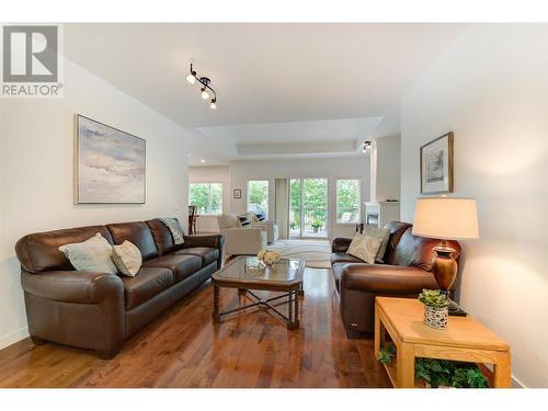 218 Glen Park Drive Unit# 7, Kelowna, BC - Indoor Photo Showing Living Room