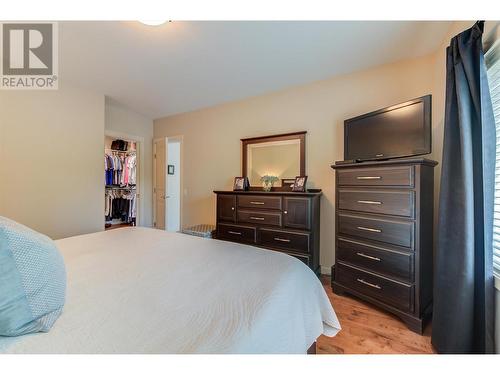 218 Glen Park Drive Unit# 7, Kelowna, BC - Indoor Photo Showing Bedroom