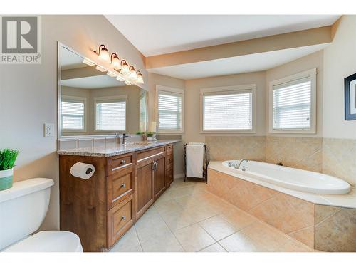 218 Glen Park Drive Unit# 7, Kelowna, BC - Indoor Photo Showing Bathroom