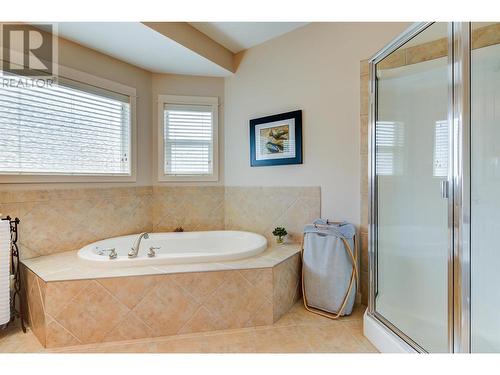 218 Glen Park Drive Unit# 7, Kelowna, BC - Indoor Photo Showing Bathroom