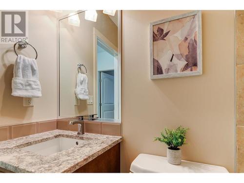 218 Glen Park Drive Unit# 7, Kelowna, BC - Indoor Photo Showing Bathroom