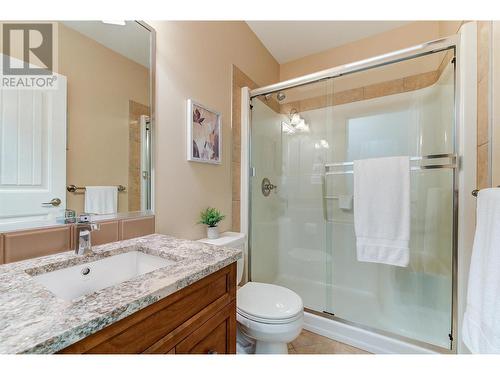 218 Glen Park Drive Unit# 7, Kelowna, BC - Indoor Photo Showing Bathroom