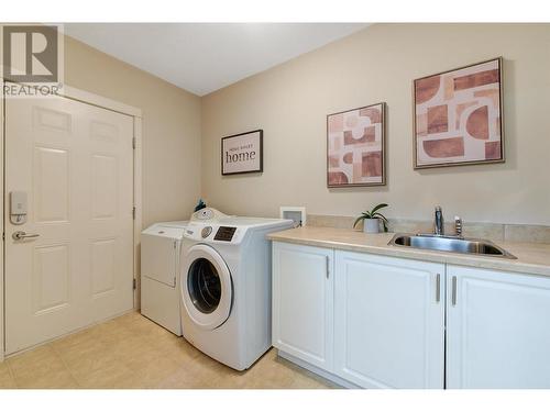 218 Glen Park Drive Unit# 7, Kelowna, BC - Indoor Photo Showing Laundry Room