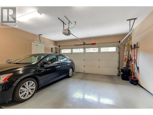 218 Glen Park Drive Unit# 7, Kelowna, BC - Indoor Photo Showing Garage