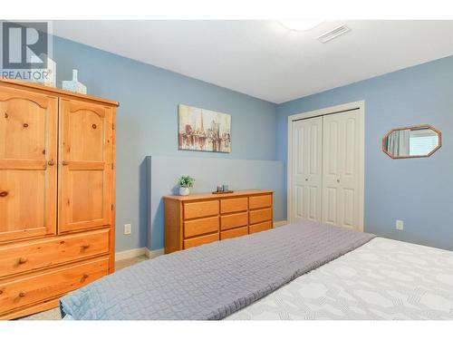 218 Glen Park Drive Unit# 7, Kelowna, BC - Indoor Photo Showing Bedroom