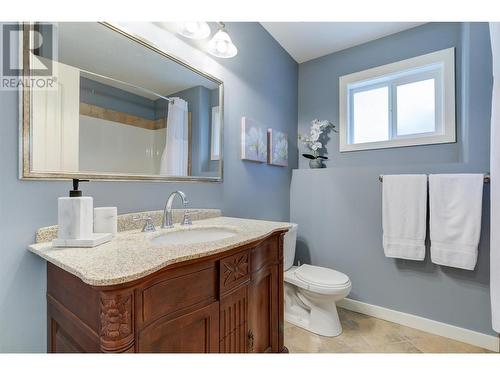 218 Glen Park Drive Unit# 7, Kelowna, BC - Indoor Photo Showing Bathroom