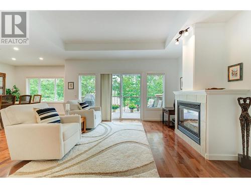 218 Glen Park Drive Unit# 7, Kelowna, BC - Indoor Photo Showing Living Room With Fireplace