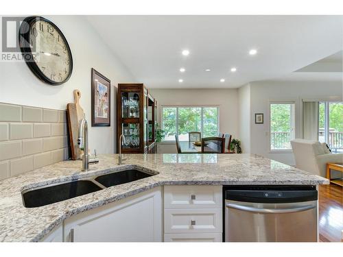 218 Glen Park Drive Unit# 7, Kelowna, BC - Indoor Photo Showing Kitchen With Double Sink