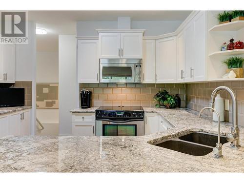 218 Glen Park Drive Unit# 7, Kelowna, BC - Indoor Photo Showing Kitchen With Double Sink