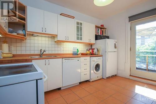 Updated eat-in Kitchen - 124 Stewart Street, Ottawa, ON - Indoor Photo Showing Kitchen With Double Sink