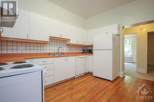 Large eat-in Kitchen - 124 Stewart Street, Ottawa, ON - Indoor Photo Showing Kitchen With Double Sink