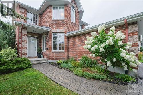 Premium pie-shaped corner lot in desirable Springridge. - 500 Kerria Walk, Ottawa, ON - Outdoor