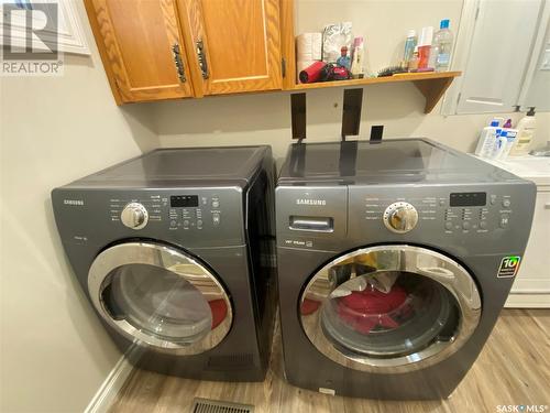 1523 Chaplin Street E, Swift Current, SK - Indoor Photo Showing Laundry Room