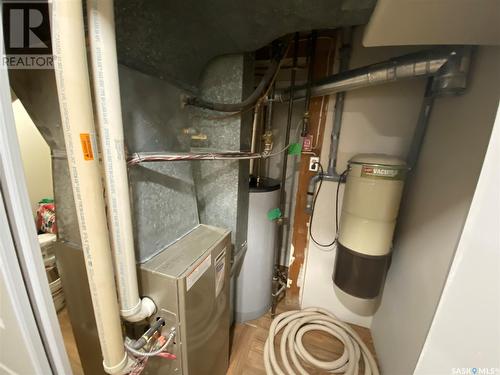 1523 Chaplin Street E, Swift Current, SK - Indoor Photo Showing Basement