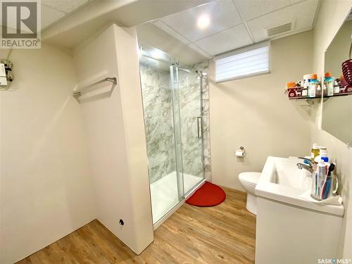 1523 Chaplin Street E, Swift Current, SK - Indoor Photo Showing Bathroom