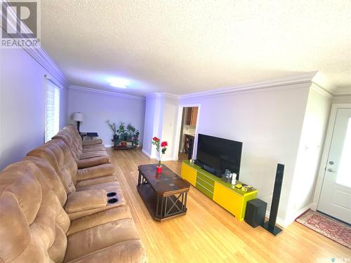 1523 Chaplin Street E, Swift Current, SK - Indoor Photo Showing Living Room