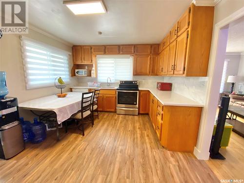 1523 Chaplin Street E, Swift Current, SK - Indoor Photo Showing Kitchen