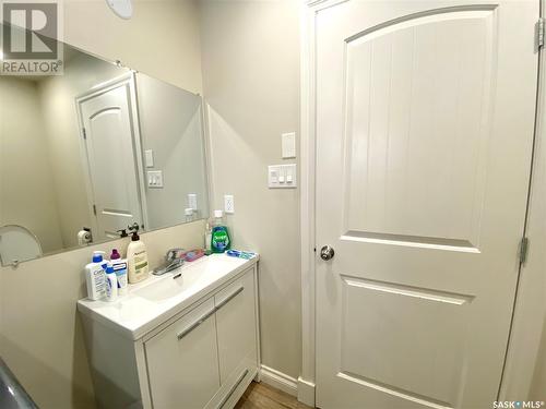 1523 Chaplin Street E, Swift Current, SK - Indoor Photo Showing Bathroom