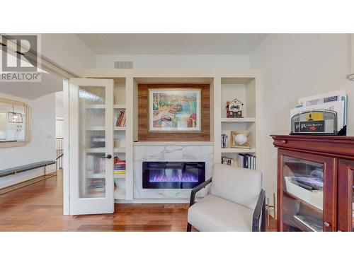 4110 36Th Avenue Unit# 4, Osoyoos, BC - Indoor With Fireplace