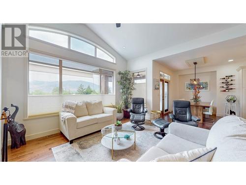 4110 36Th Avenue Unit# 4, Osoyoos, BC - Indoor Photo Showing Living Room