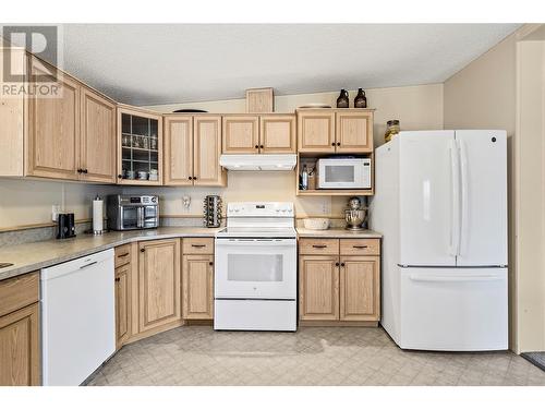 900 10 Avenue Se Unit# 7, Salmon Arm, BC - Indoor Photo Showing Kitchen