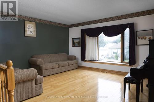 52 Washburn Street, Prince Edward County (Picton), ON - Indoor Photo Showing Living Room