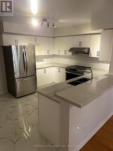 103 Grandview Way, Toronto (Willowdale East), ON - Indoor Photo Showing Kitchen