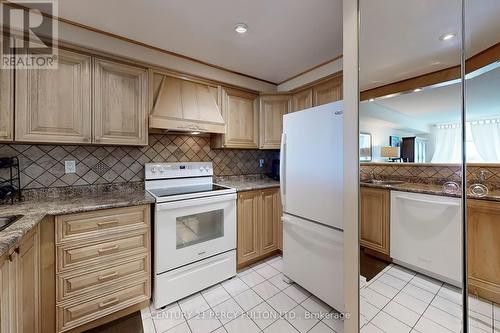 814 - 711 Rossland Road E, Whitby, ON - Indoor Photo Showing Kitchen