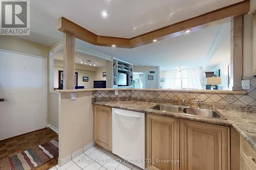 814 - 711 Rossland Road E, Whitby (Pringle Creek), ON - Indoor Photo Showing Kitchen With Double Sink